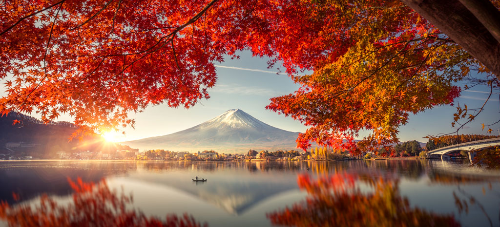 shutterstock_1555043207 red leaves mountain